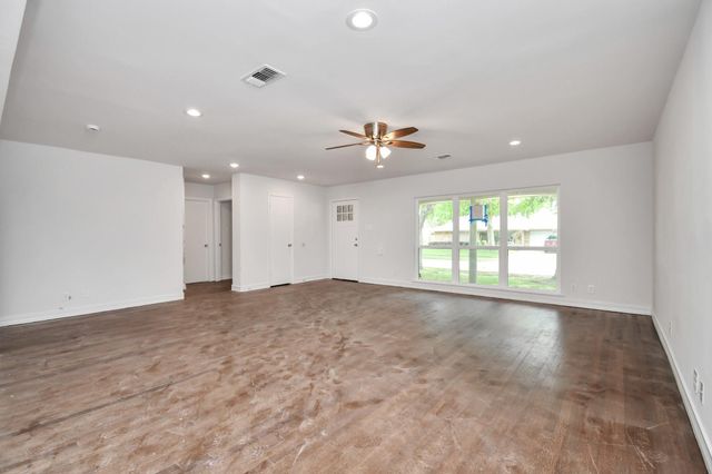 5010 Creekbend Drive, Houston, TX 77035