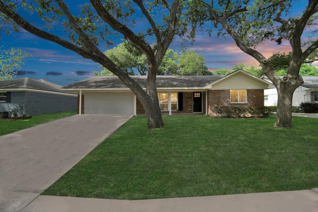 5010 Creekbend Drive, Houston, TX 77035