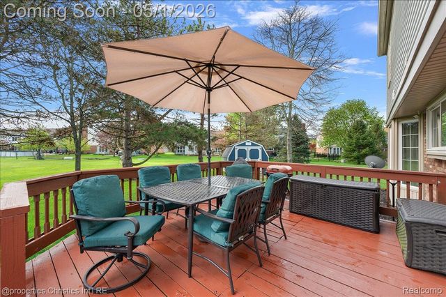 46481 E Oak Manor Court, Canton Charter Township, MI 48187