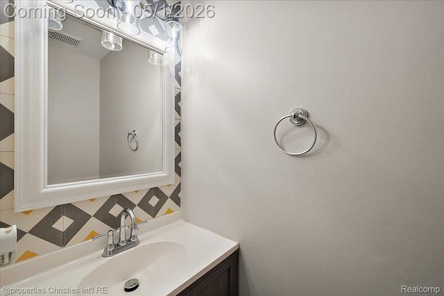 46481 E Oak Manor Court, Canton Charter Township, MI 48187