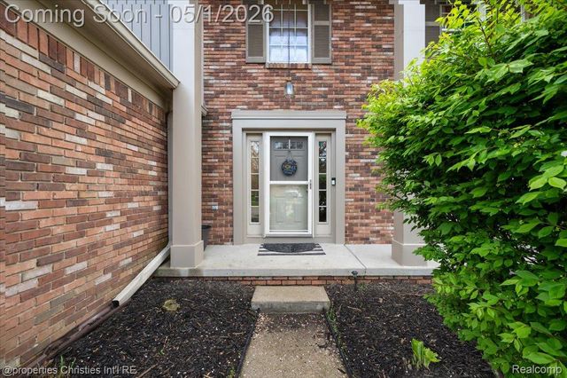 46481 E Oak Manor Court, Canton Charter Township, MI 48187