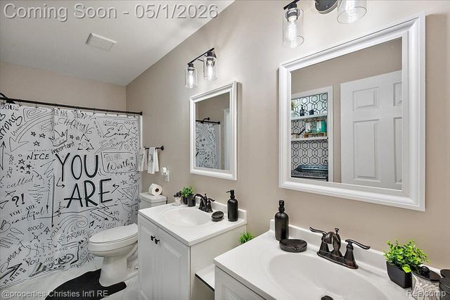46481 E Oak Manor Court, Canton Charter Township, MI 48187