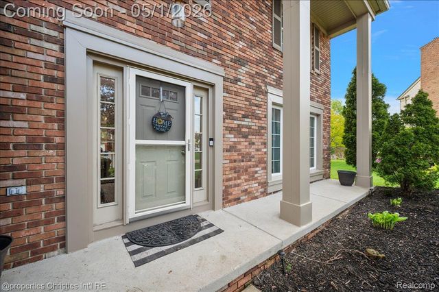 46481 E Oak Manor Court, Canton Charter Township, MI 48187