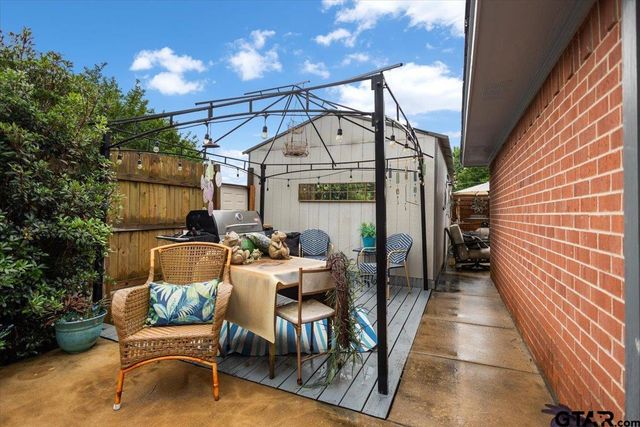 407 Briar Court, Overton, TX 75684