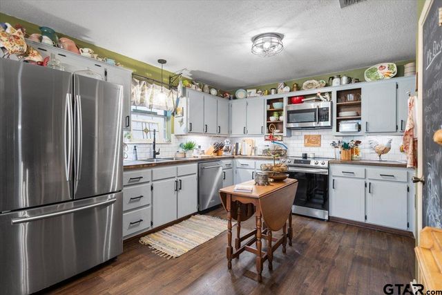 407 Briar Court, Overton, TX 75684