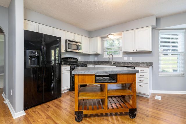 107 N Highview Boulevard, Pataskala, OH 43062