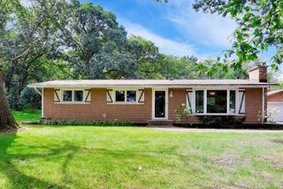26980 N Fairfield Road, Wauconda, IL 60084