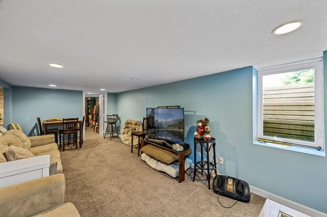 6764 W Broadway Avenue, Columbus, MN 55025