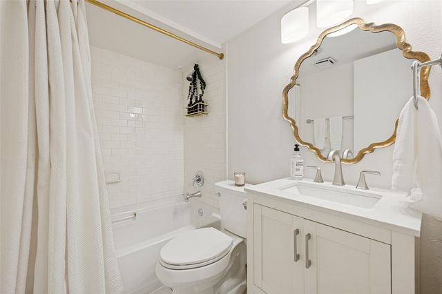 5904 Sandhurst Lane 149, Dallas, TX 75206