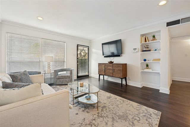 5904 Sandhurst Lane 149, Dallas, TX 75206