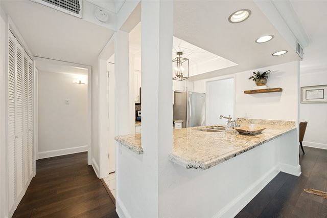 5904 Sandhurst Lane 149, Dallas, TX 75206