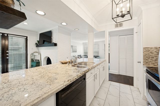5904 Sandhurst Lane 149, Dallas, TX 75206