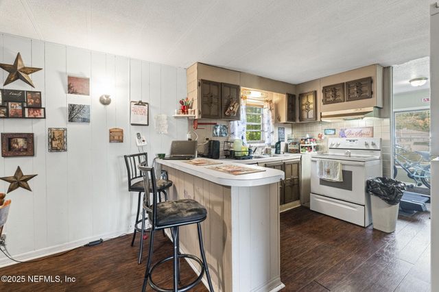 9945 LIGHT Avenue, Hastings, FL 32145