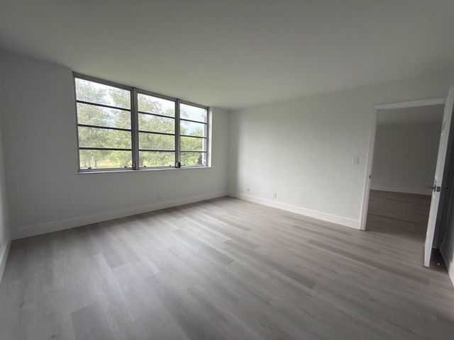 625 Oaks Drive 305, Pompano Beach, FL 33069