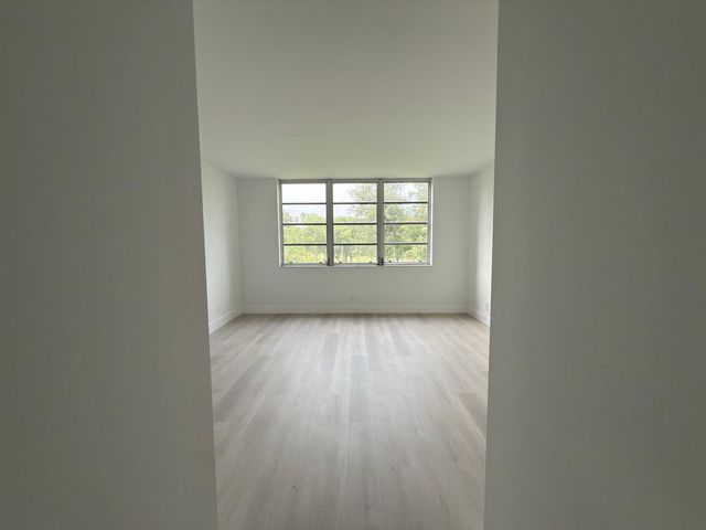 625 Oaks Drive 305, Pompano Beach, FL 33069