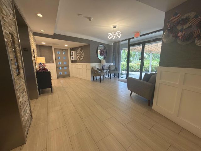 625 Oaks Drive 305, Pompano Beach, FL 33069