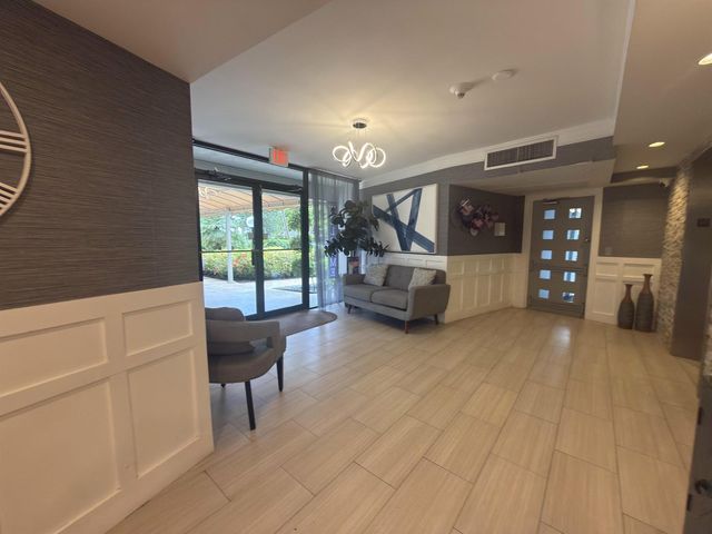 625 Oaks Drive 305, Pompano Beach, FL 33069