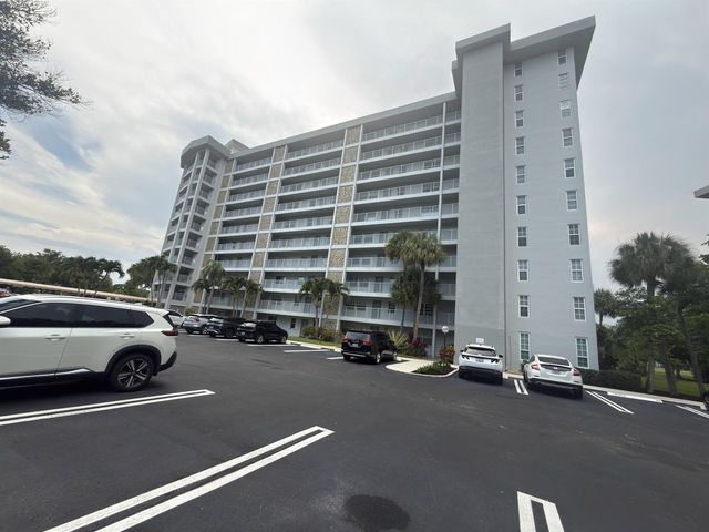 625 Oaks Drive 305, Pompano Beach, FL 33069