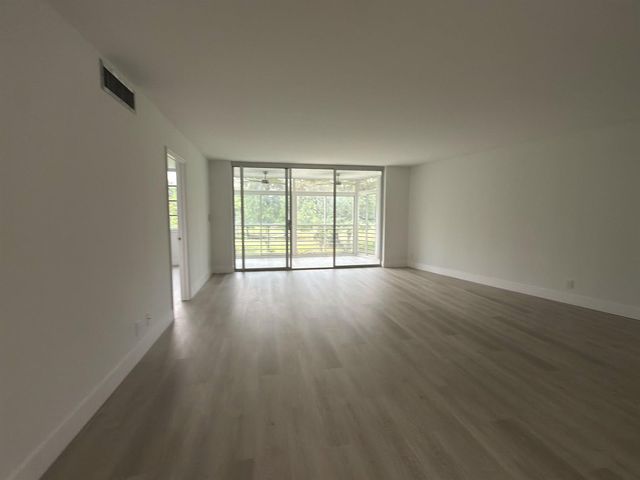 625 Oaks Drive 305, Pompano Beach, FL 33069