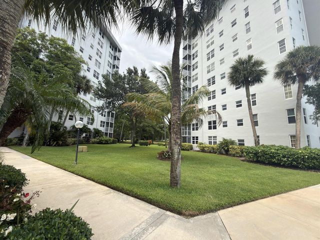625 Oaks Drive 305, Pompano Beach, FL 33069
