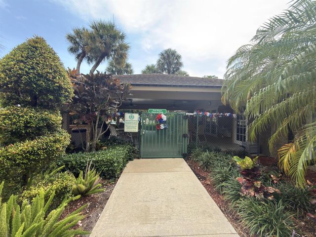 625 Oaks Drive 305, Pompano Beach, FL 33069
