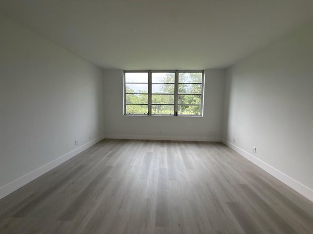 625 Oaks Drive 305, Pompano Beach, FL 33069