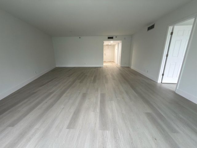 625 Oaks Drive 305, Pompano Beach, FL 33069