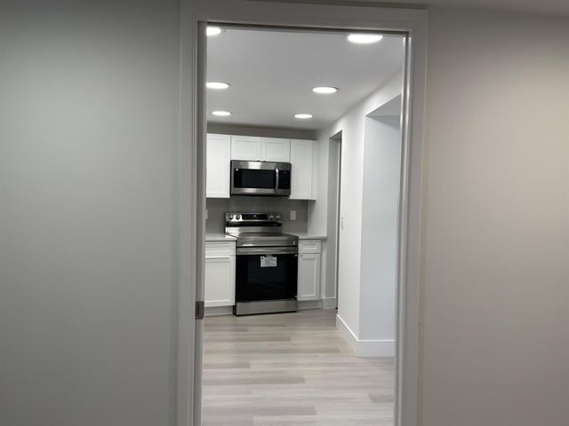 625 Oaks Drive 305, Pompano Beach, FL 33069
