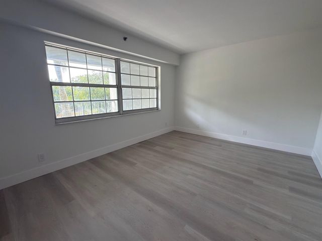 625 Oaks Drive 305, Pompano Beach, FL 33069