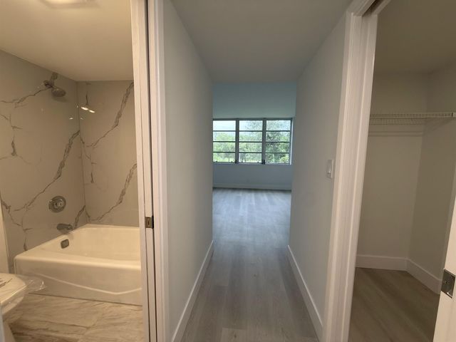 625 Oaks Drive 305, Pompano Beach, FL 33069