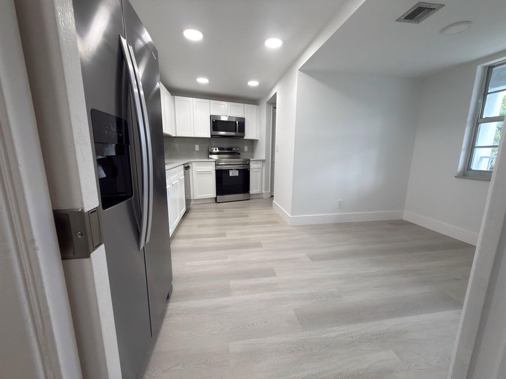 625 Oaks Drive 305, Pompano Beach, FL 33069