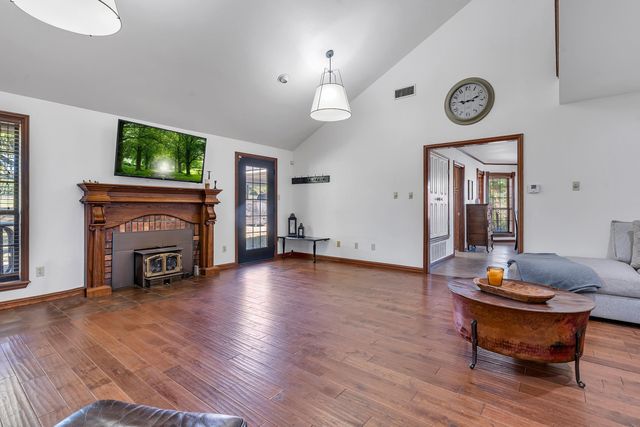 5896 Nuthatcher Rd, Gilmer, TX 75645