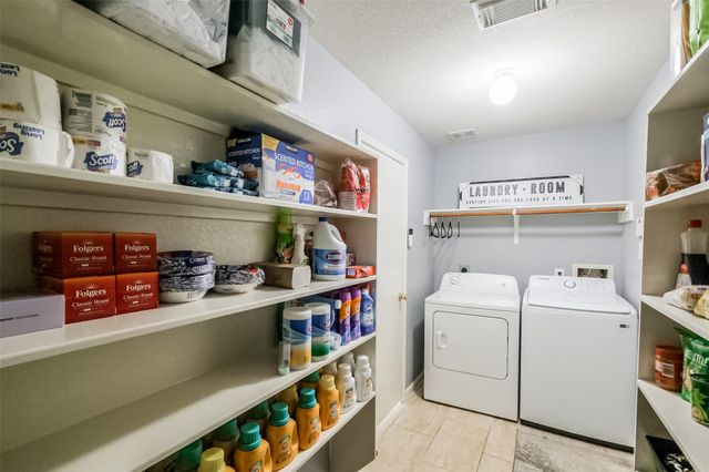 16011 Crooked Arrow Drive, Sugar Land, TX 77498