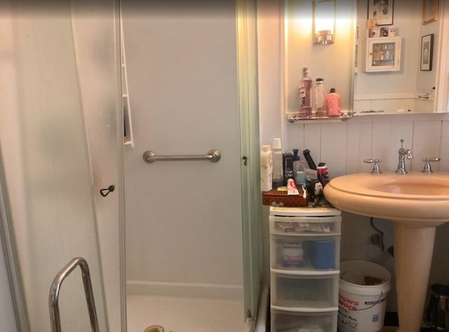 146 Beacon St, Worcester, MA 01610