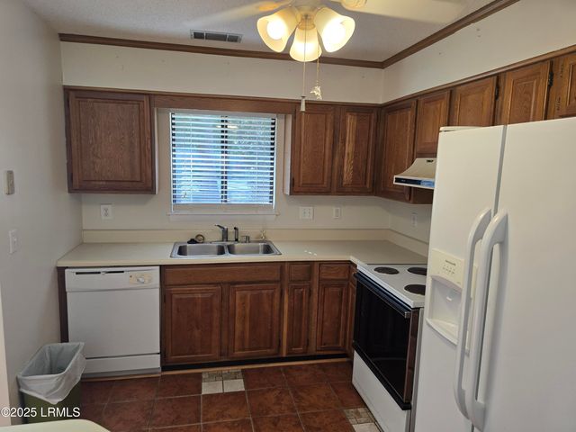 18 Middle Road, Beaufort, SC 29907