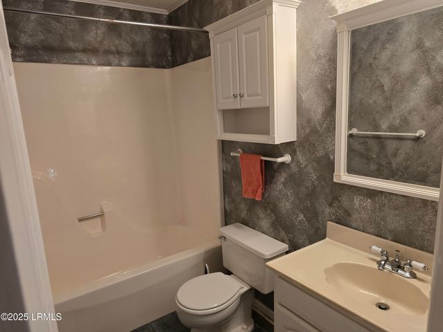 18 Middle Road, Beaufort, SC 29907