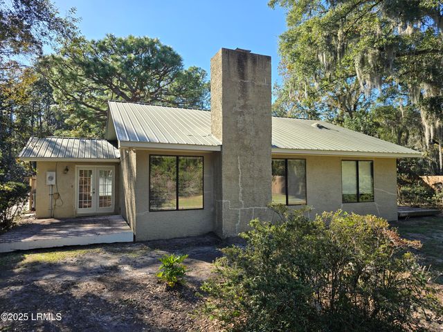 18 Middle Road, Beaufort, SC 29907