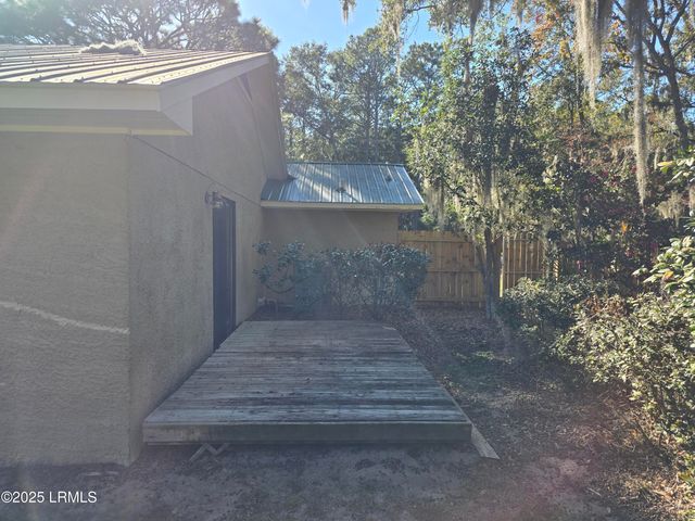 18 Middle Road, Beaufort, SC 29907