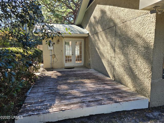 18 Middle Road, Beaufort, SC 29907