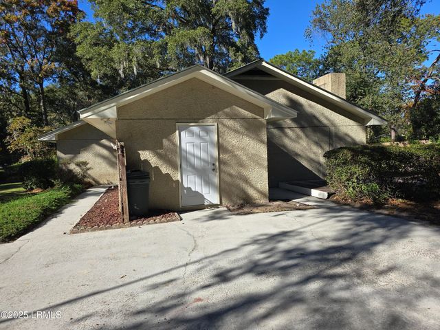 18 Middle Road, Beaufort, SC 29907