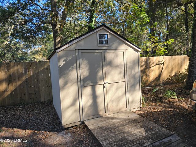 18 Middle Road, Beaufort, SC 29907