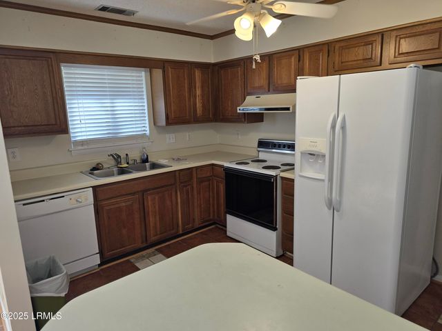 18 Middle Road, Beaufort, SC 29907