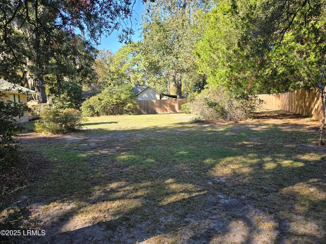 18 Middle Road, Beaufort, SC 29907