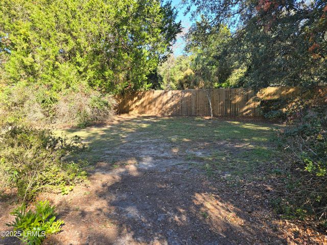 18 Middle Road, Beaufort, SC 29907