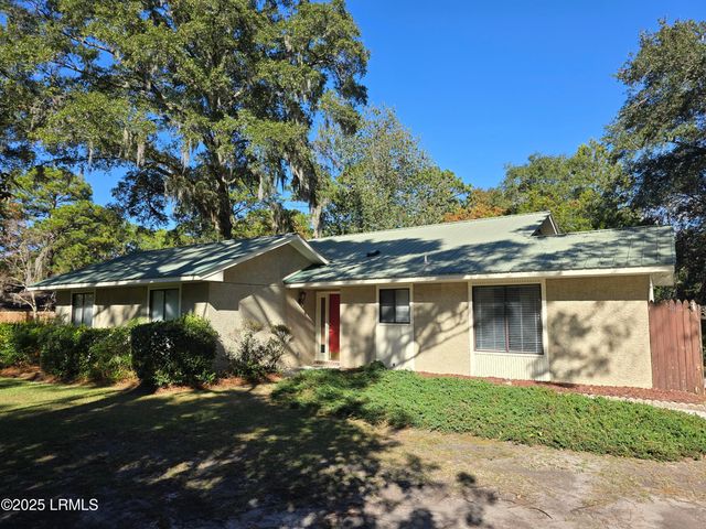 18 Middle Road, Beaufort, SC 29907