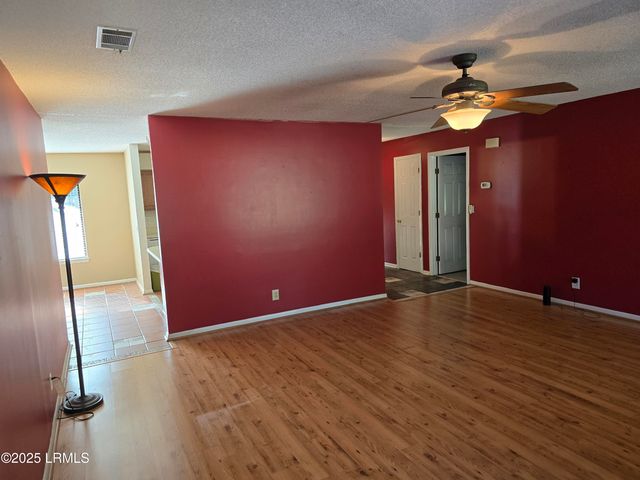 18 Middle Road, Beaufort, SC 29907