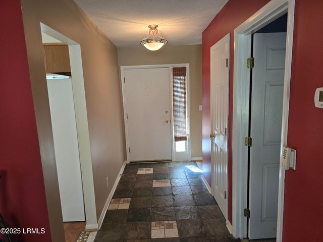 18 Middle Road, Beaufort, SC 29907