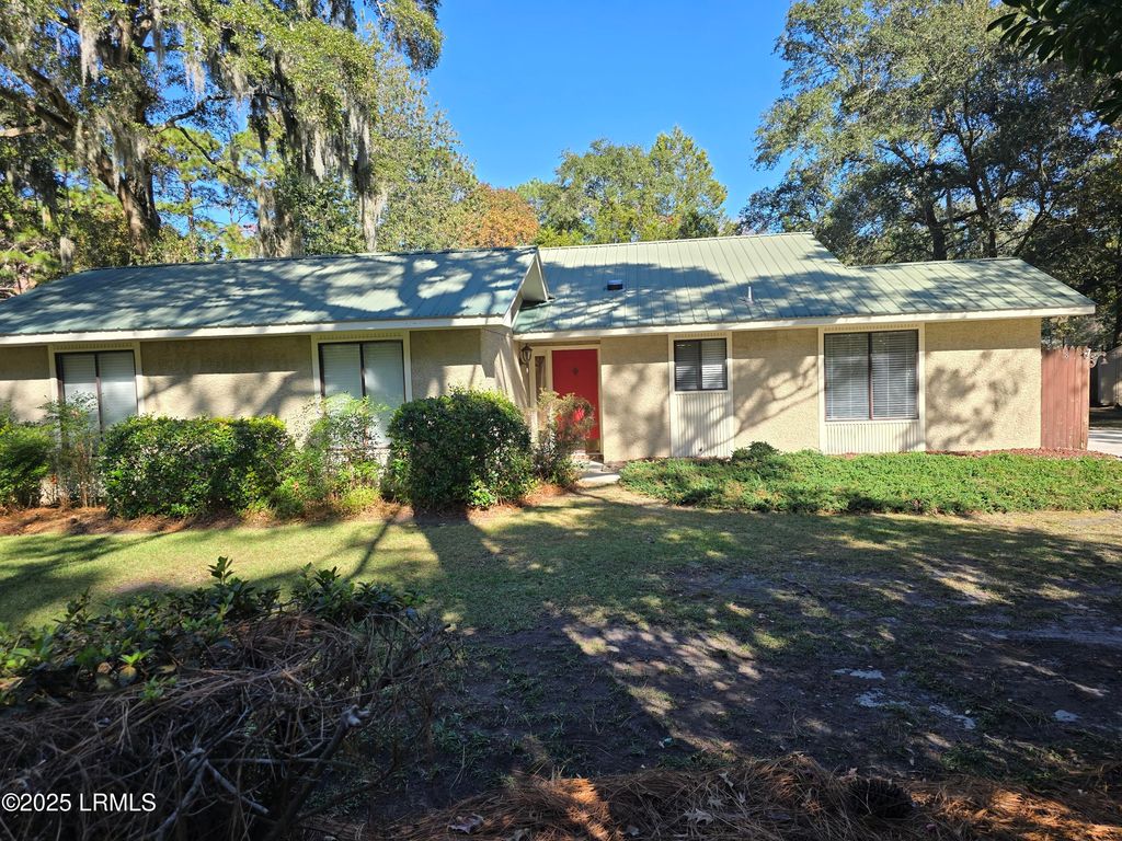 18 Middle Road, Beaufort, SC 29907