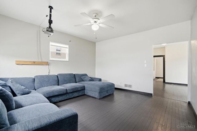 4910 Greenlee Avenue, St Bernard, OH 45217