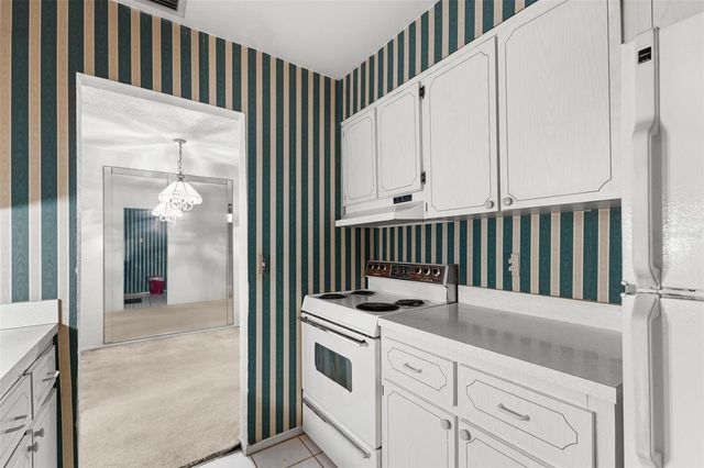 350 79TH AVENUE N 332, St Petersburg, FL 33702